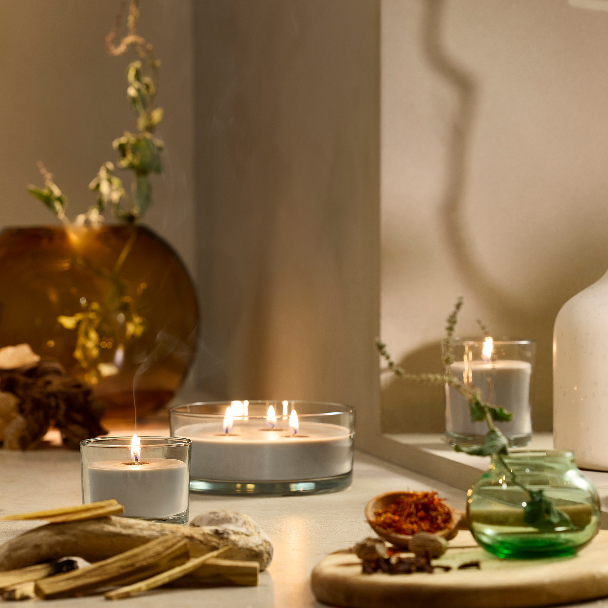 LOTSFÅGEL scented candle in glass