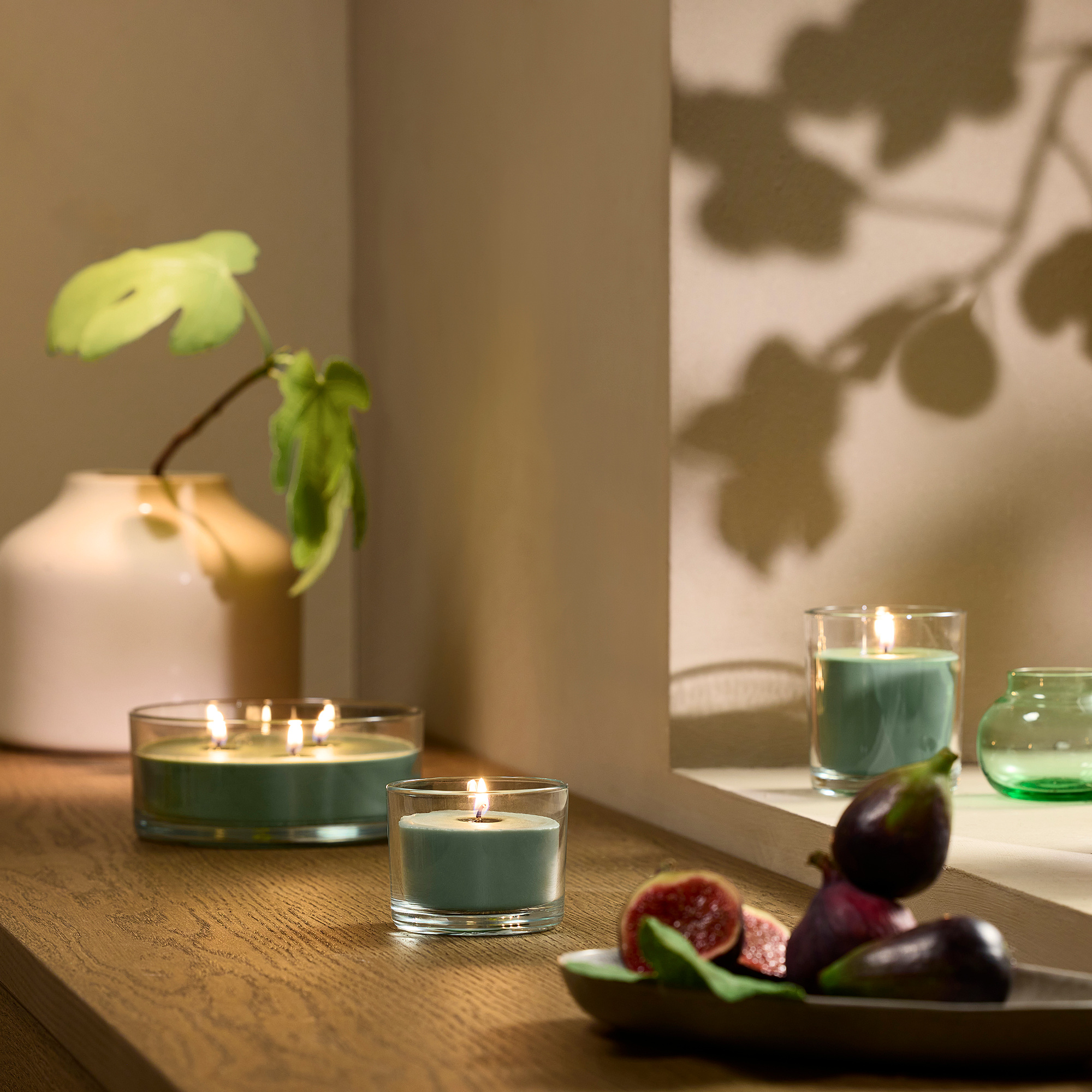 LOTSFÅGEL scented candle in glass