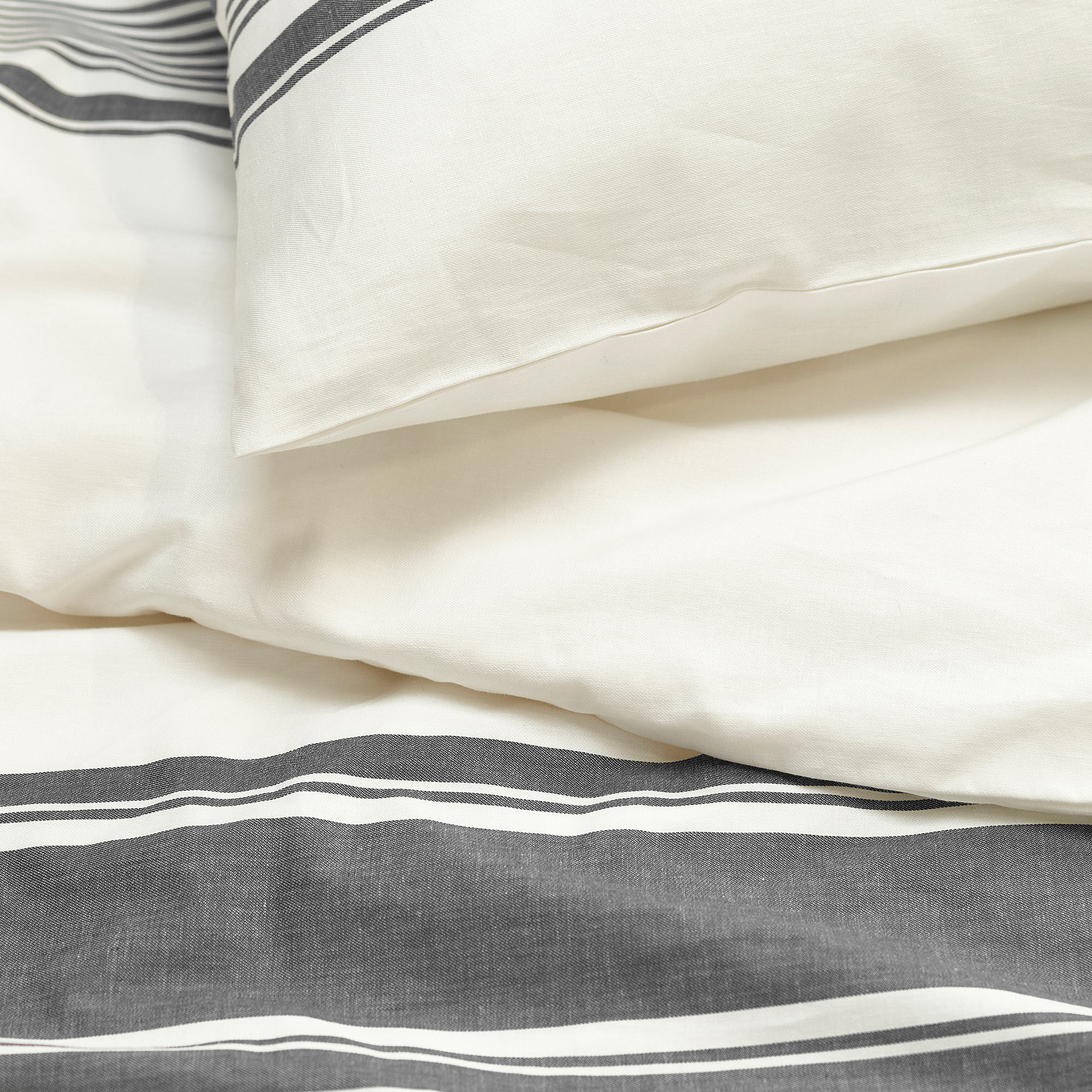 JÄTTEFRÄKEN duvet cover and 2 pillowcases