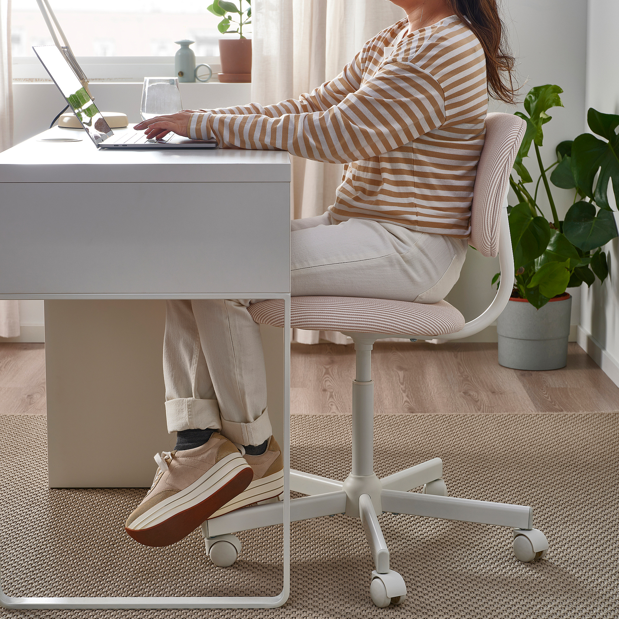 BLECKBERGET swivel chair
