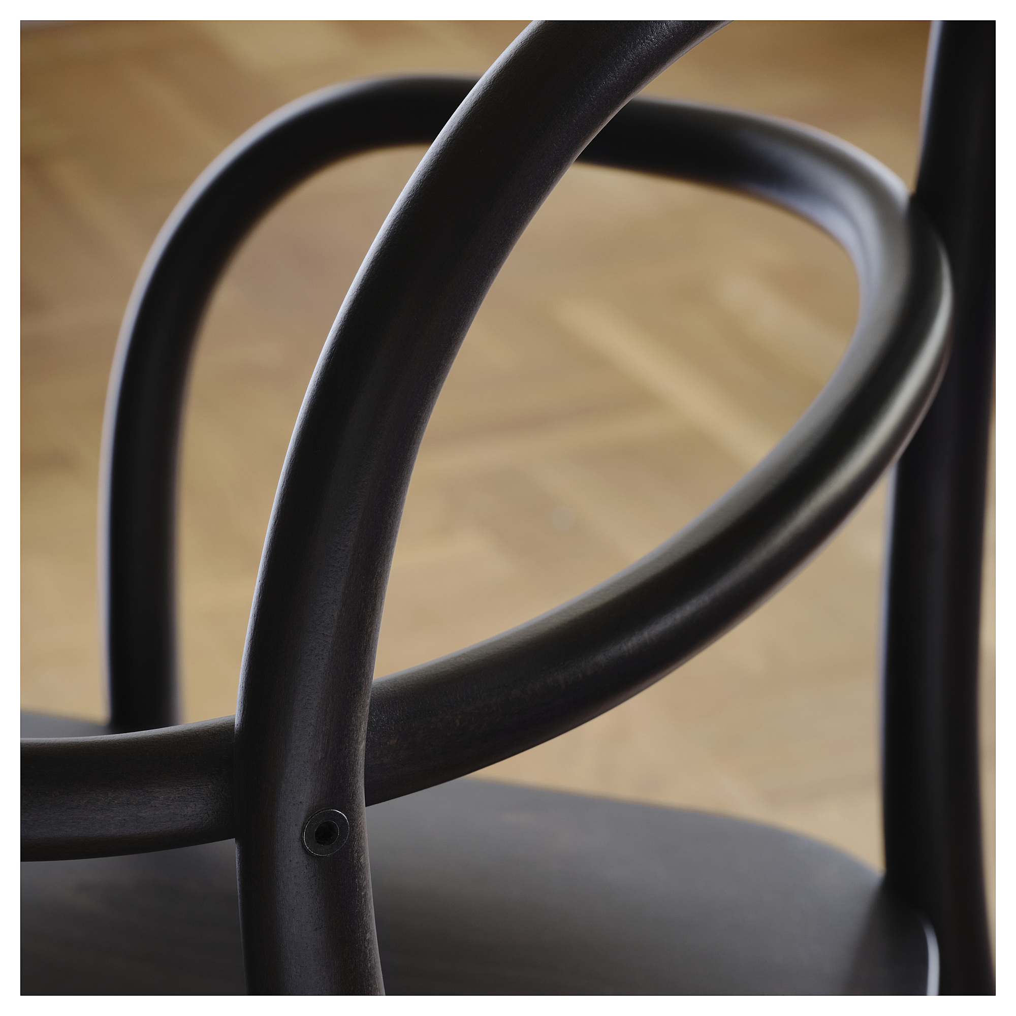 STOCKHOLM 2025/STOCKHOLM 2025 table and 4 chairs with armrests