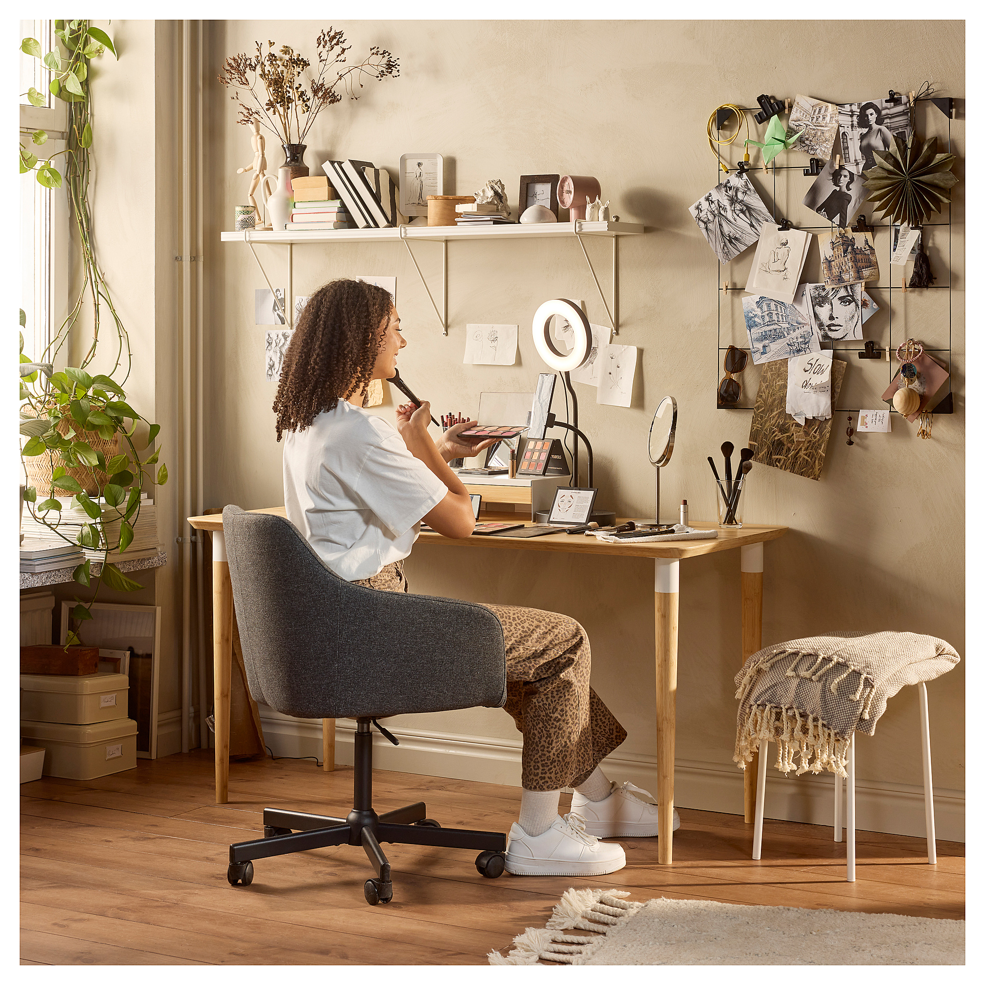 ANFALLARE/HILVER desk