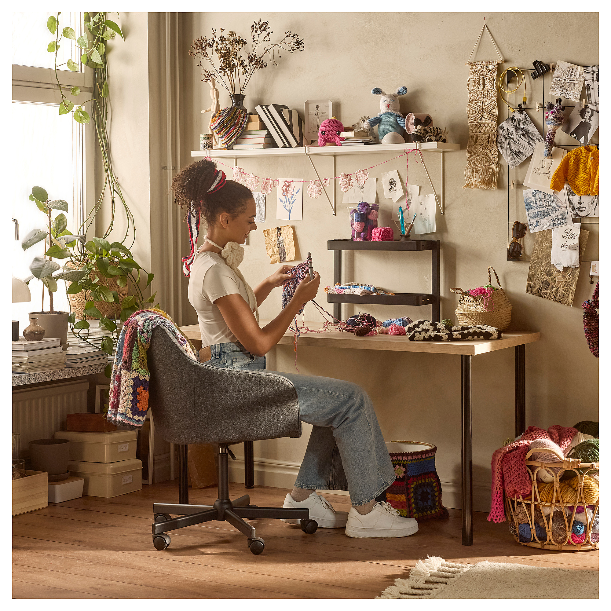 LAGKAPTEN/ADILS desk