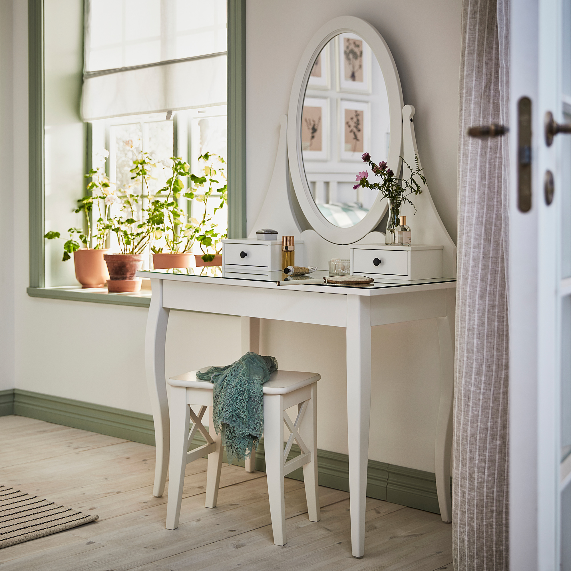HEMNES 梳妝檯
