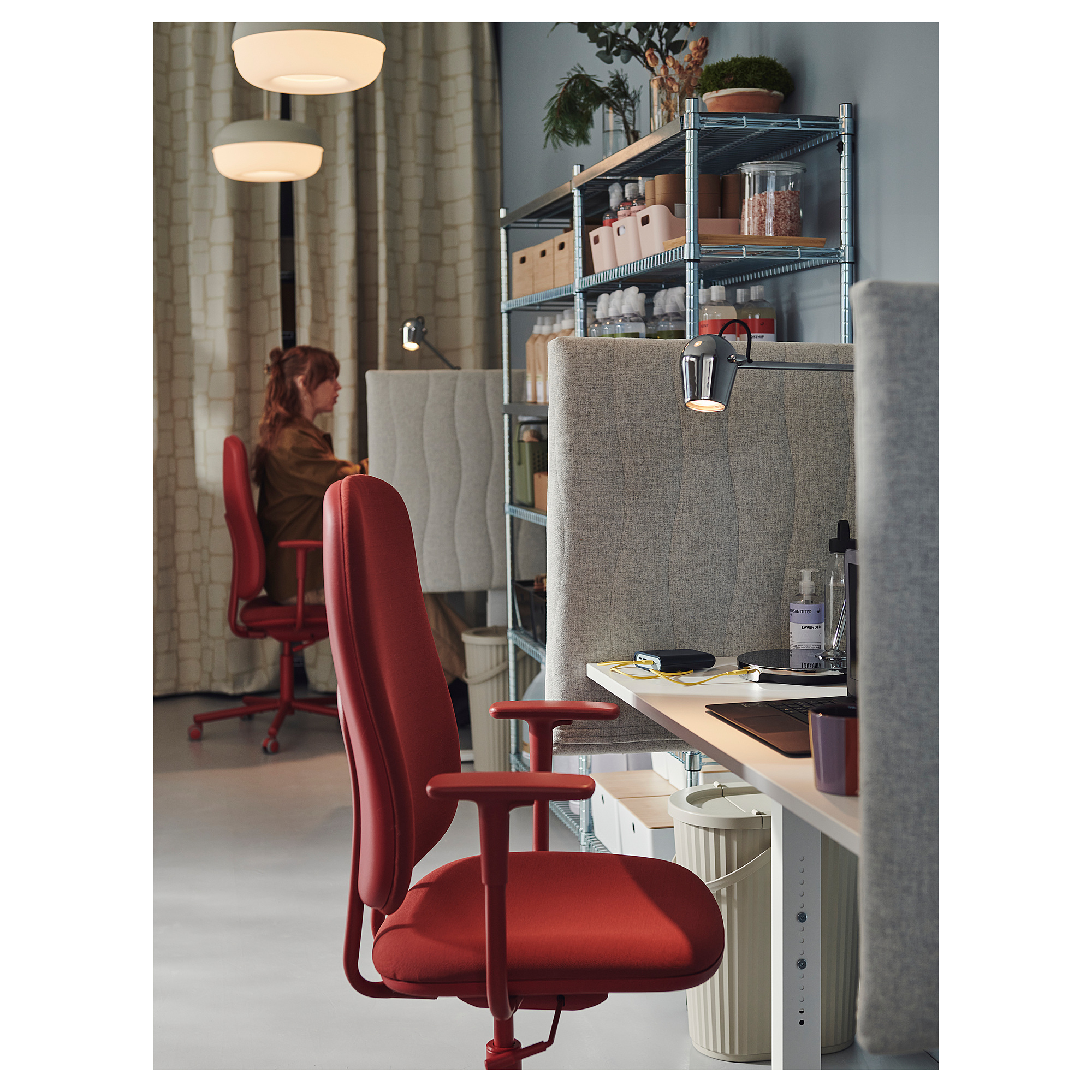 SMÖRKULL office chair with armrests