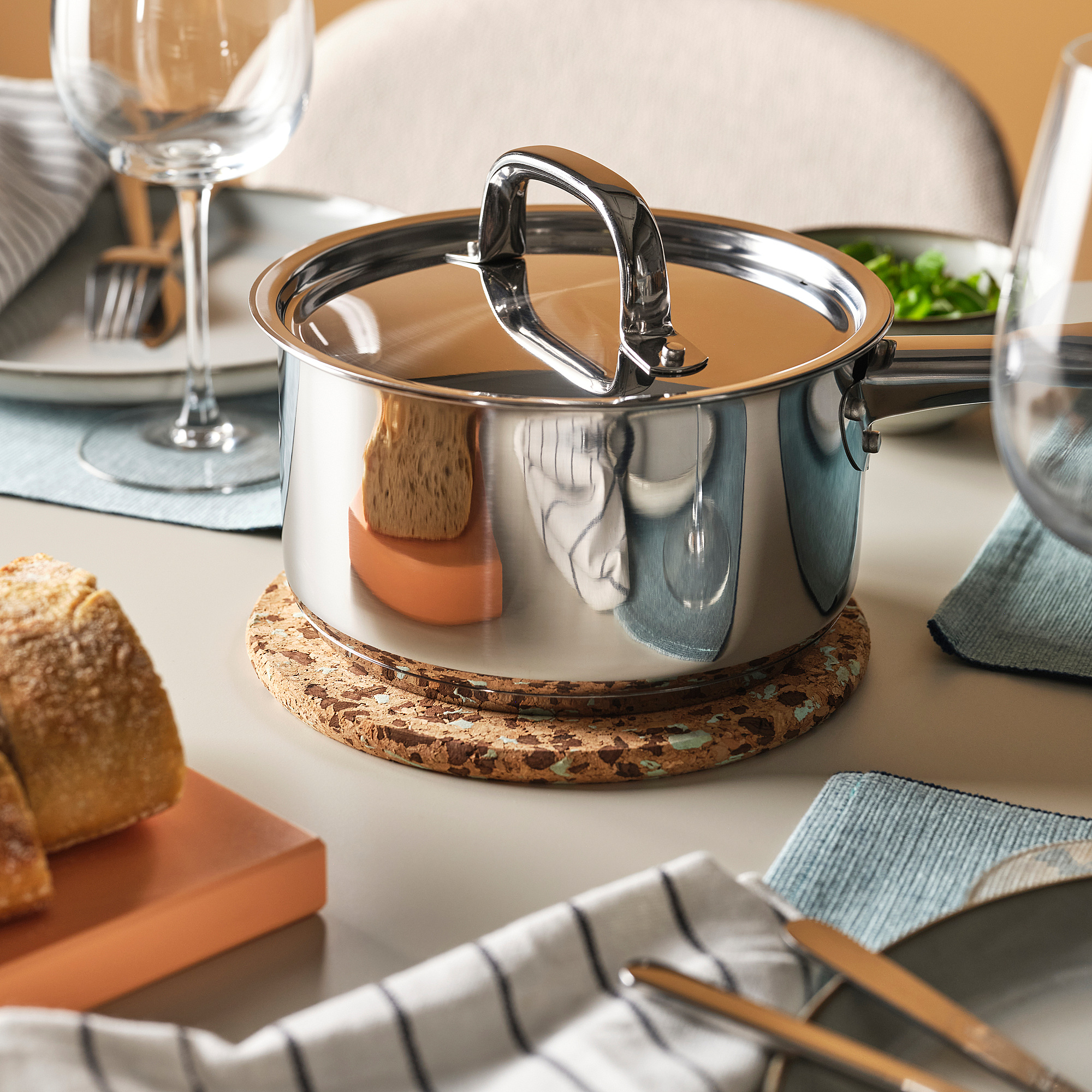 HEAT pot stand
