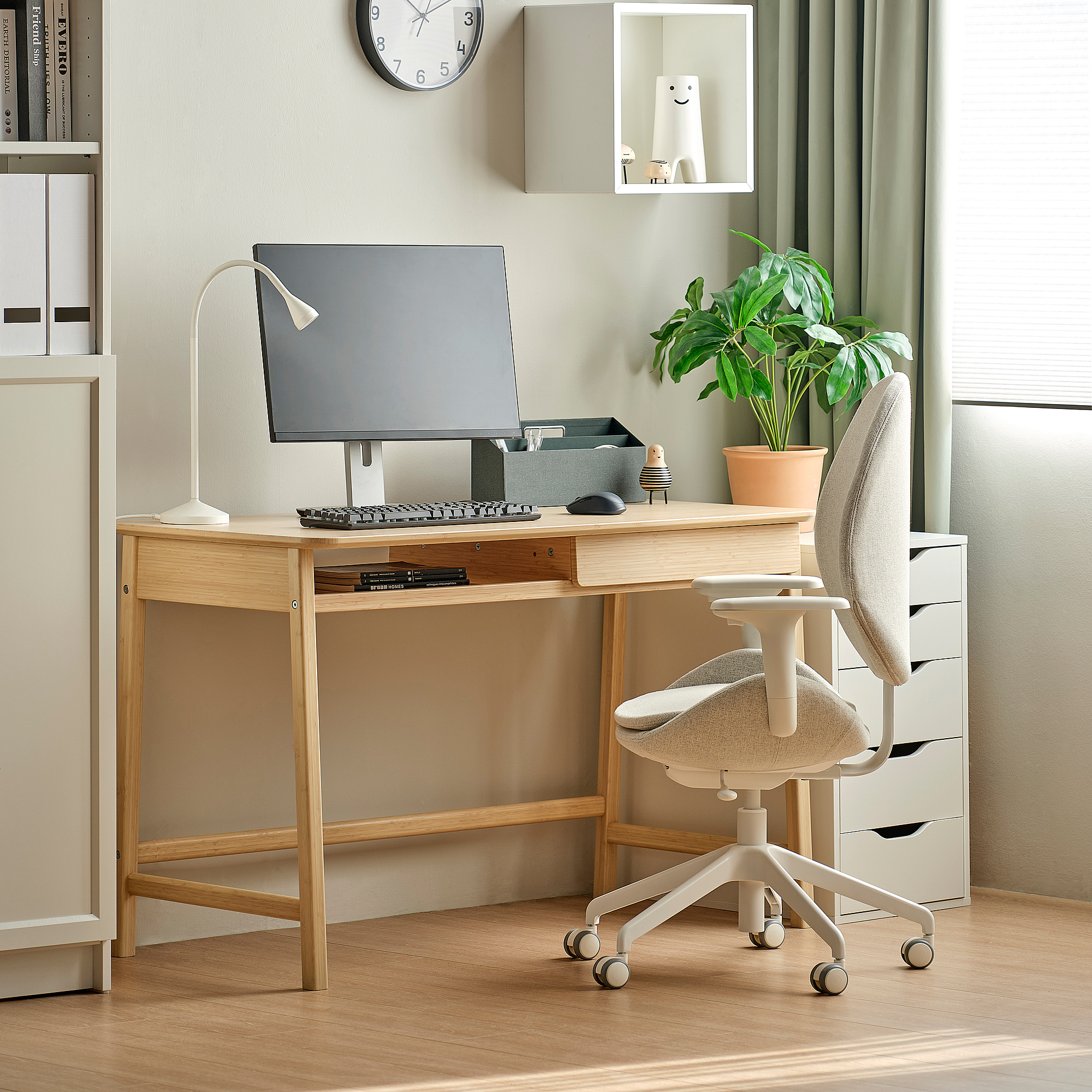 BETESHÄST desk
