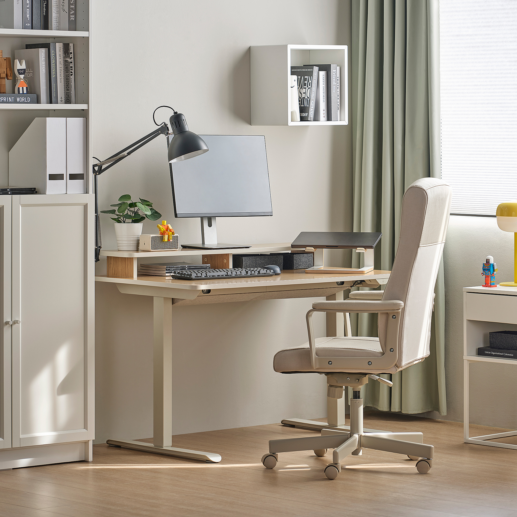 TRAVSPORT/MILLBERGET desk and chair