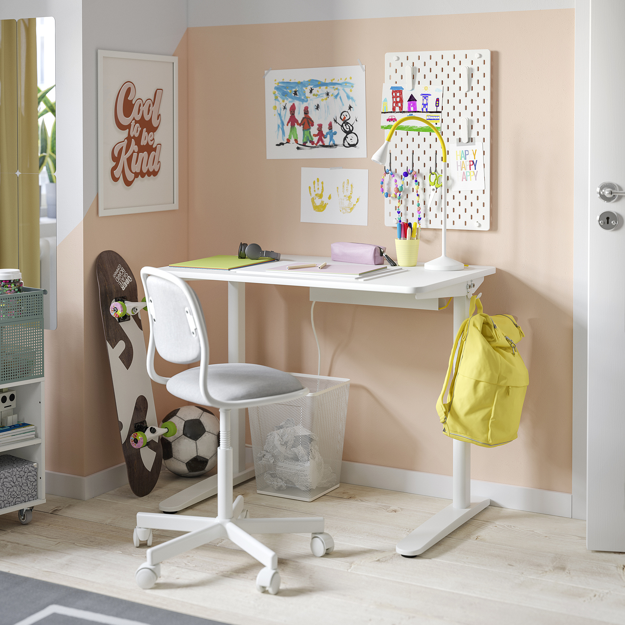 RELATERA desk