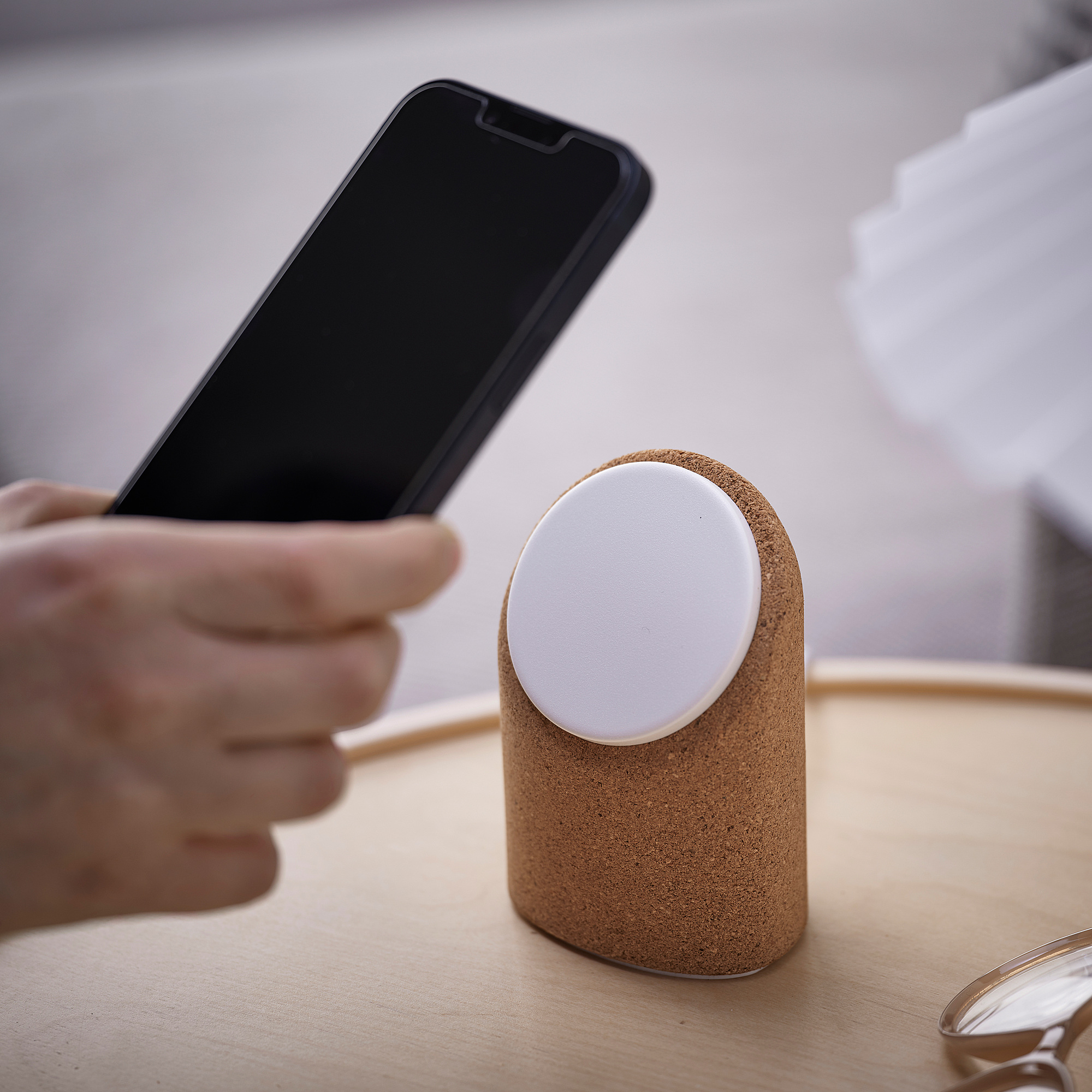 VÄSTMÄRKE wireless charging stand