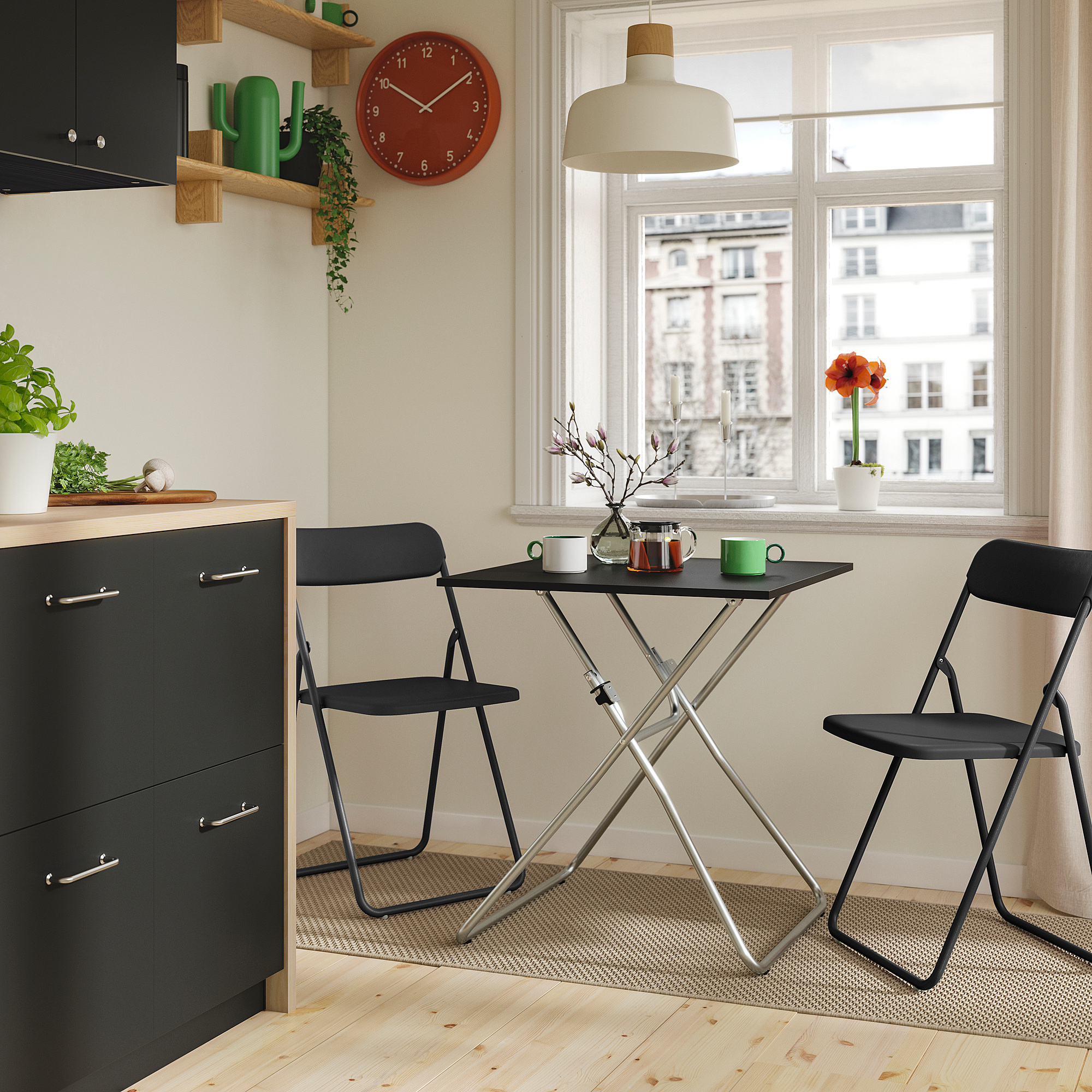 GUNDE/VIHALS table and 2 folding chairs