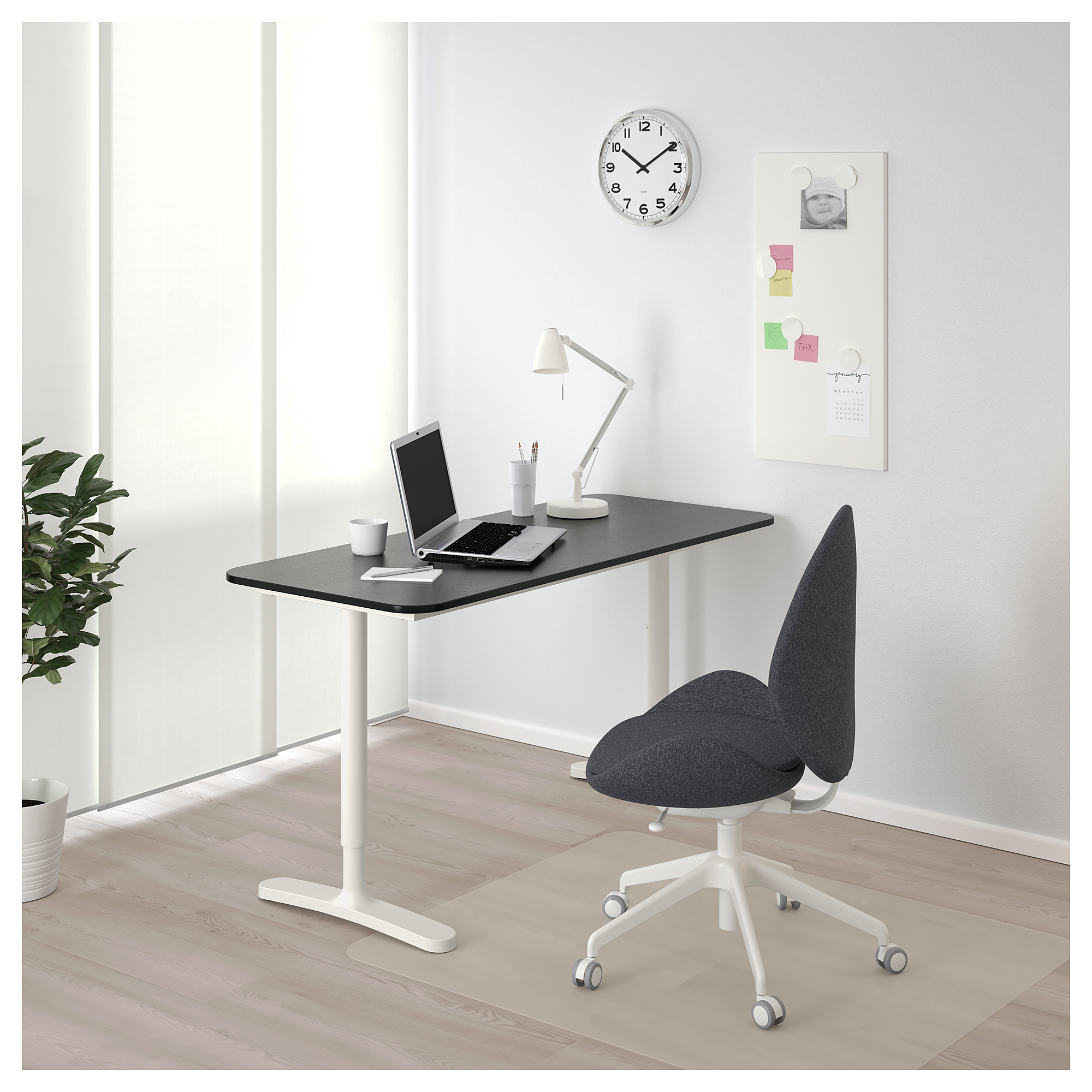 BEKANT - 書檯, 140x60cm, 染黑梣木飾面/白色 | IKEA 香港及澳門