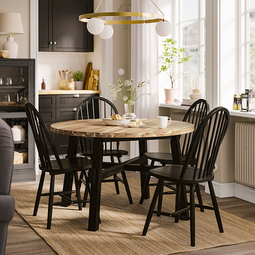 SKOGSTA 一檯四椅