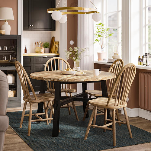 SKOGSTA 一檯四椅