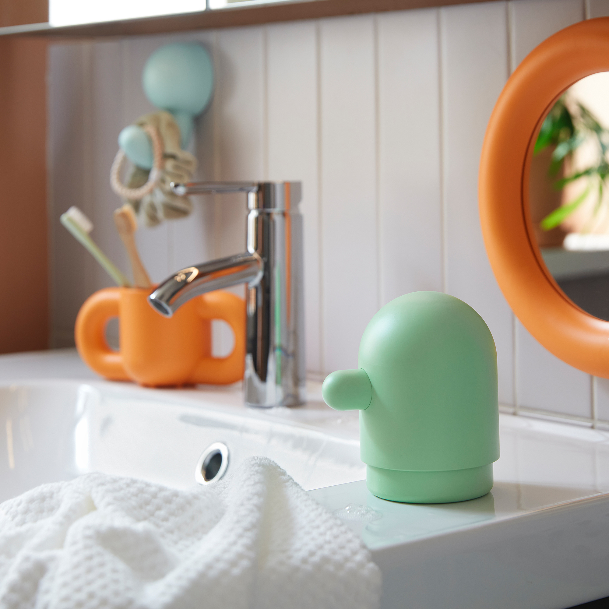 HUMLESJÖN soap dispenser