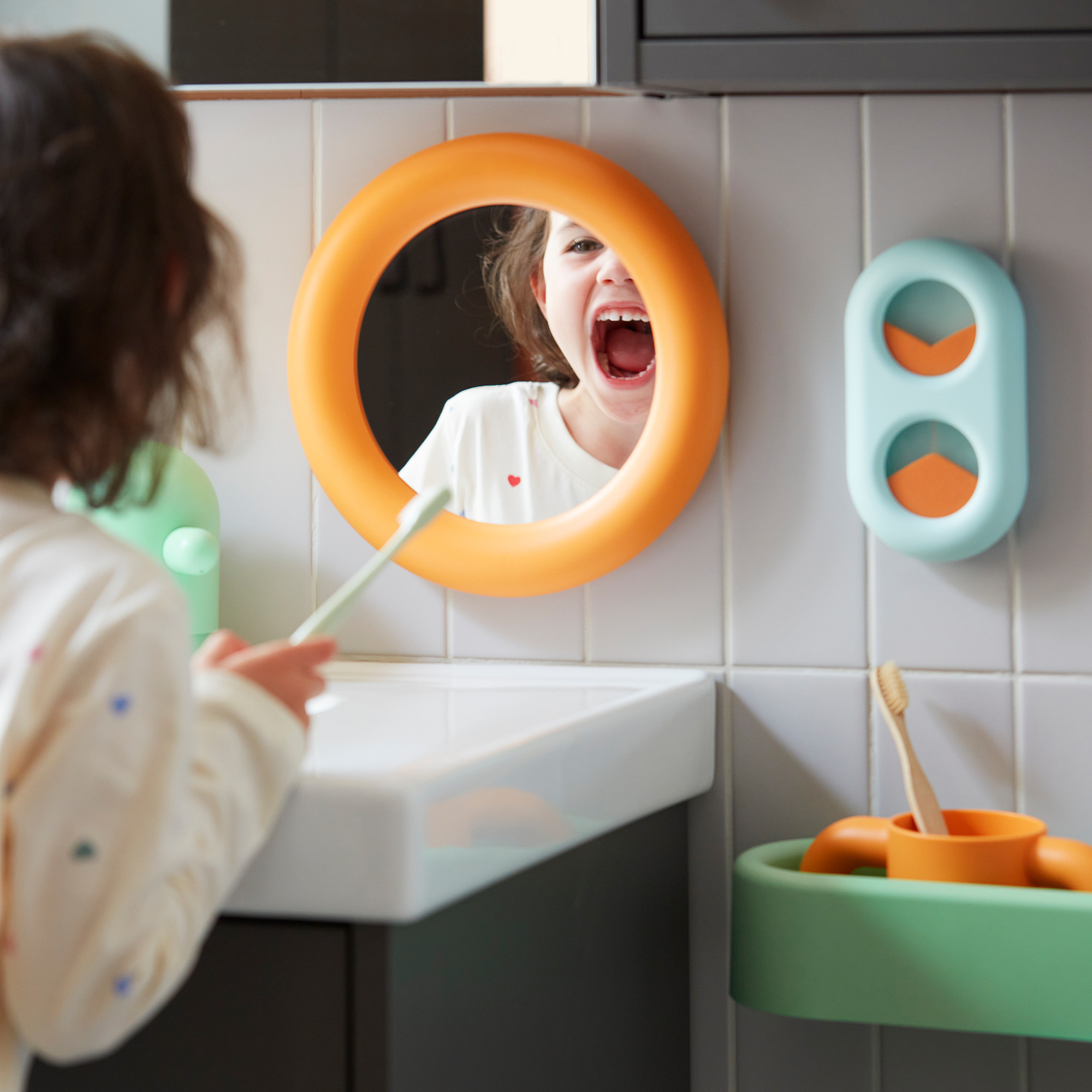 HUMLESJÖN mirror with suction cup
