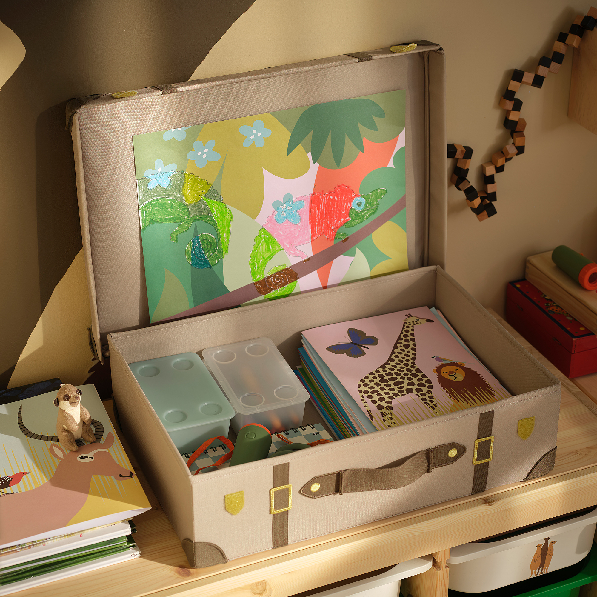 SANDLÖPARE storage trunk