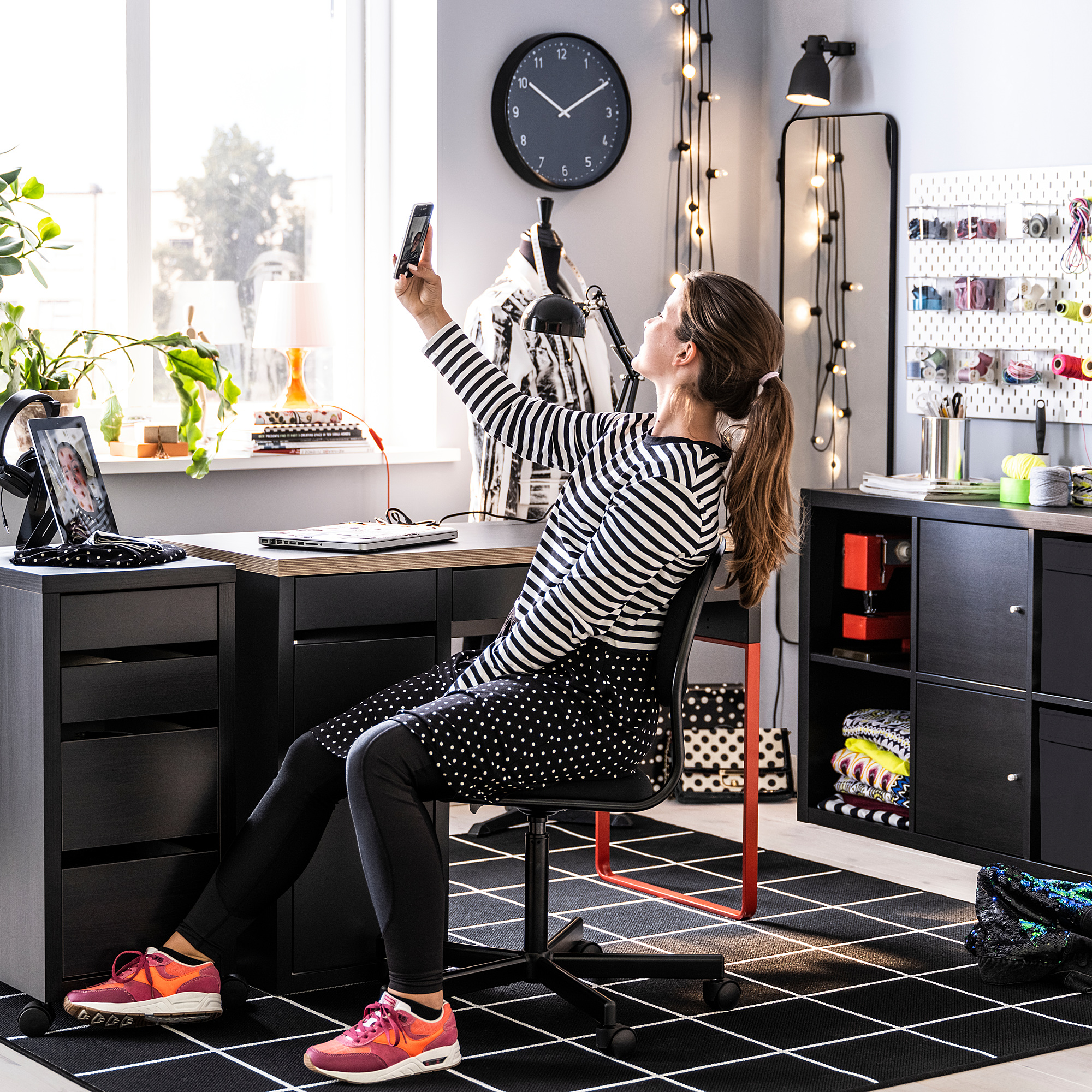 MICKE desk