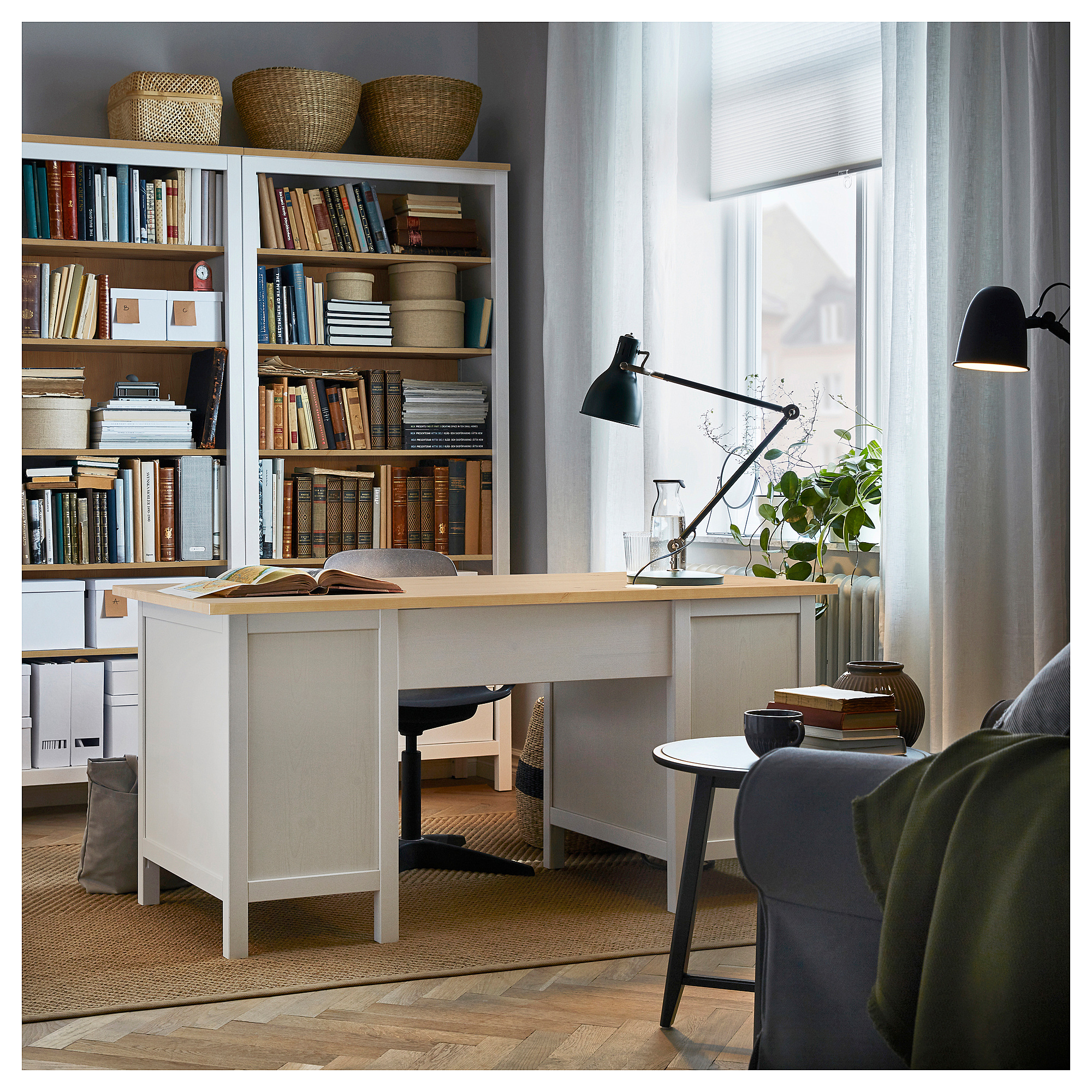 HEMNES 書檯