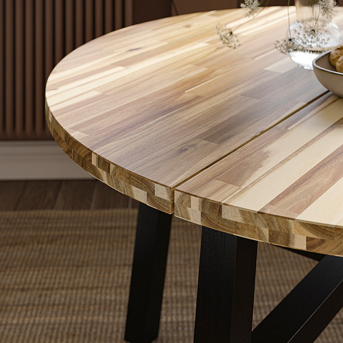 SKOGSTA 一檯四椅