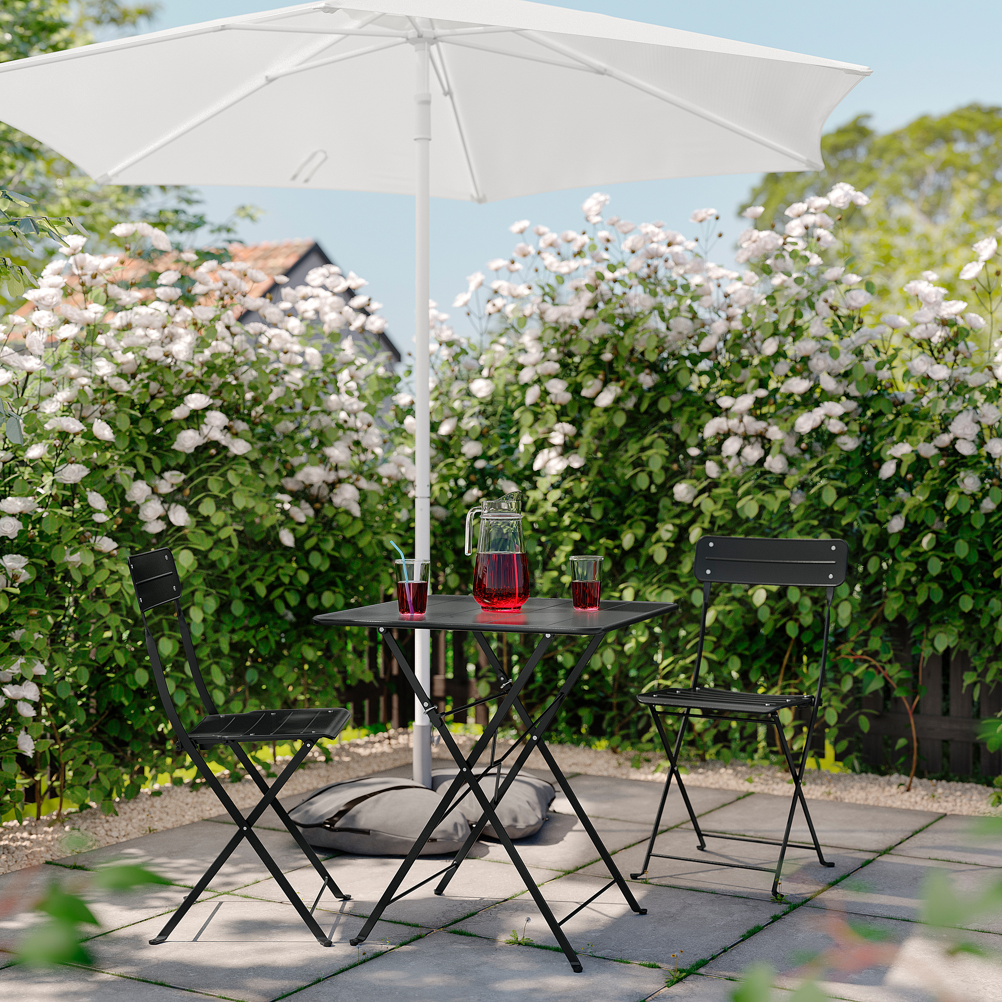 SUNDSÖ table and 2 folding chairs