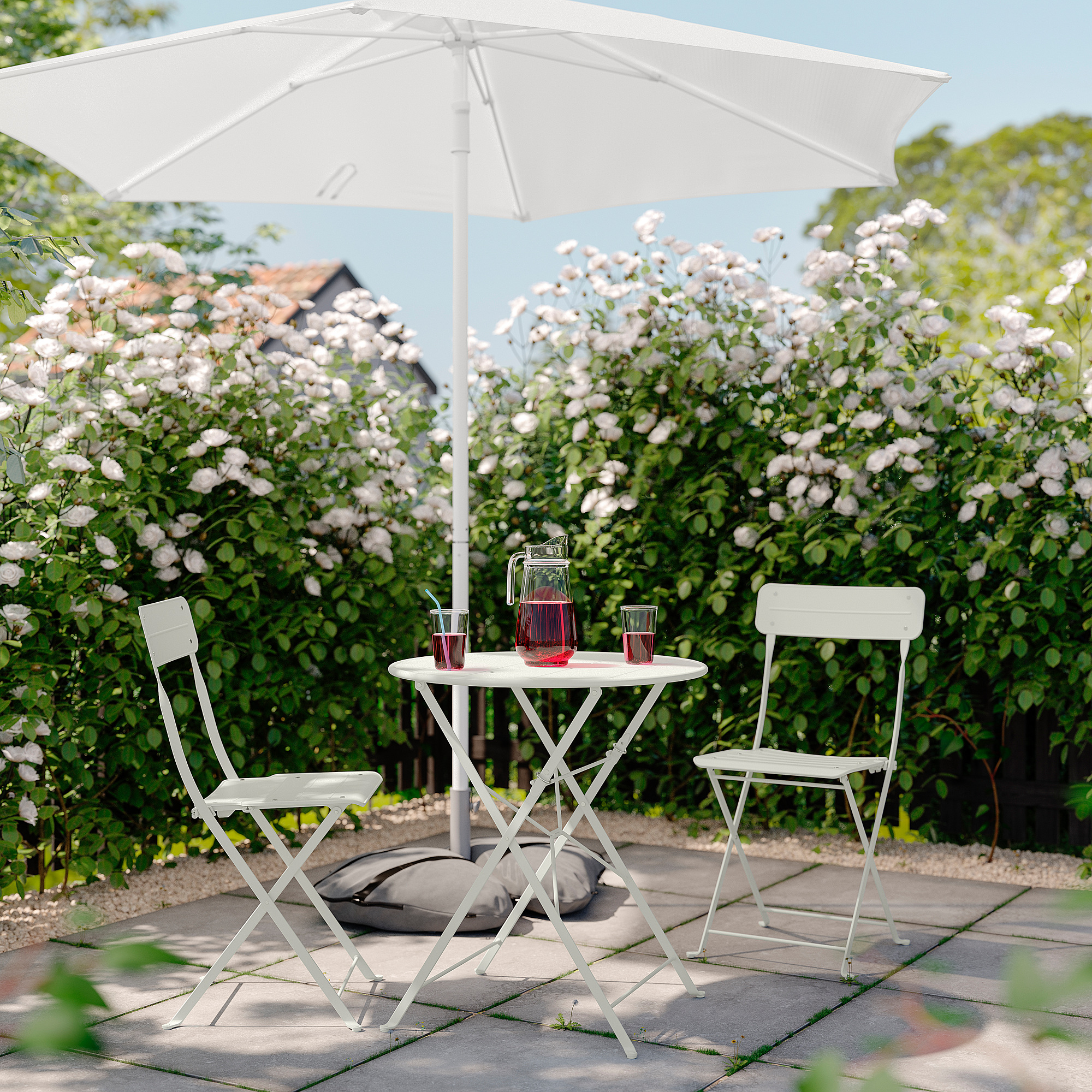 SUNDSÖ table and 2 folding chairs