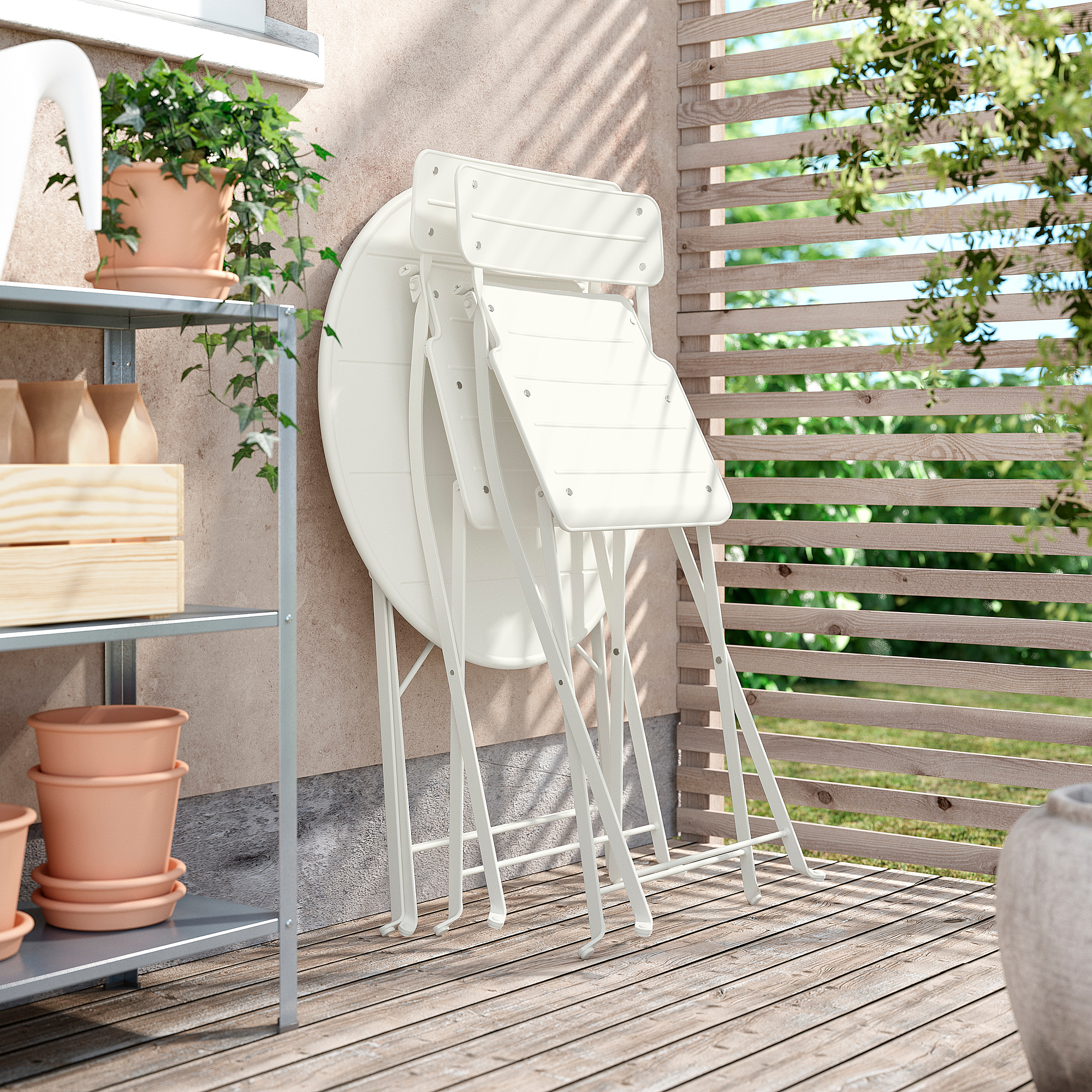 SUNDSÖ table and 2 folding chairs