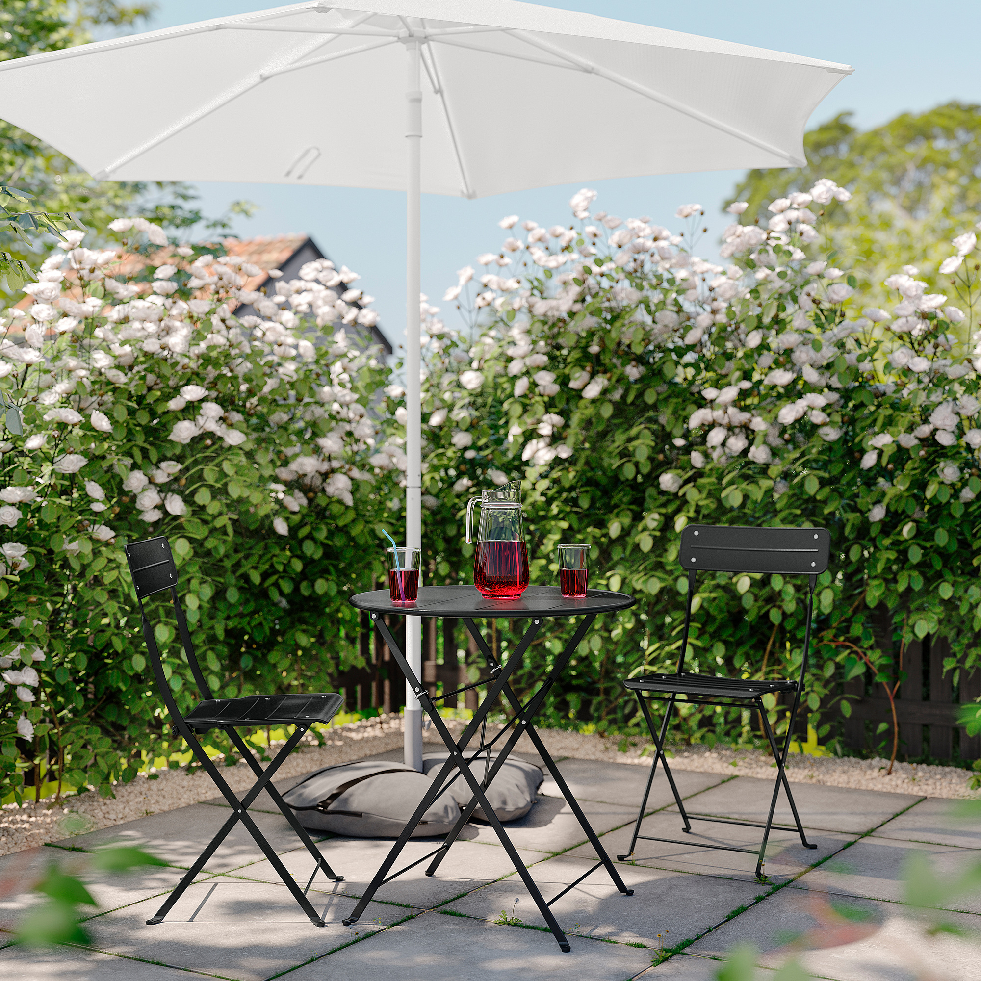 SUNDSÖ table and 2 folding chairs