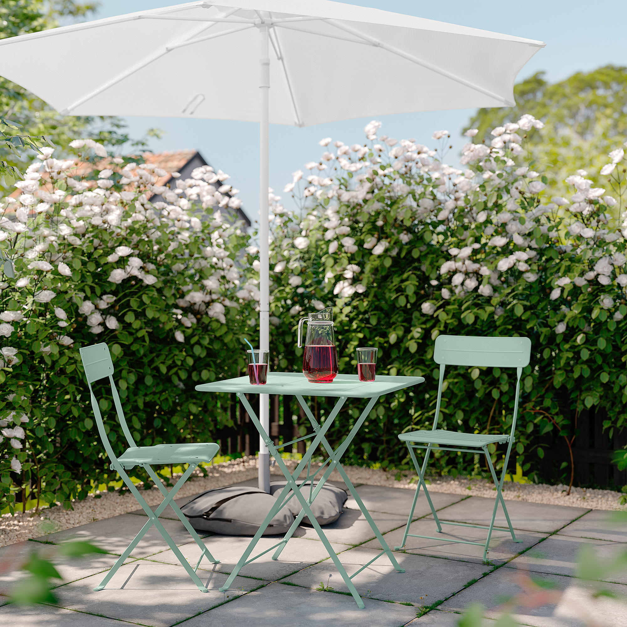 SUNDSÖ table and 2 folding chairs