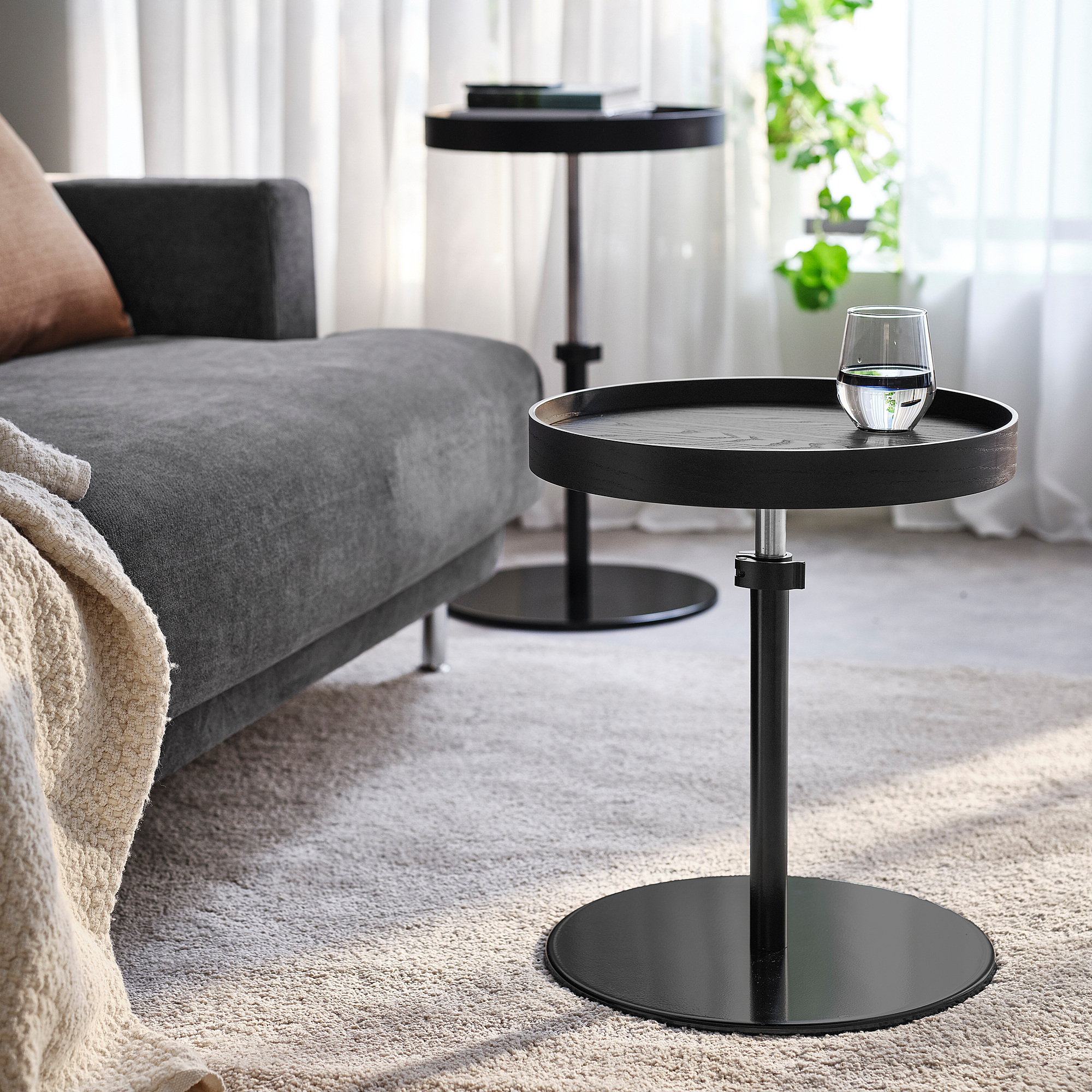 TRANERED side table