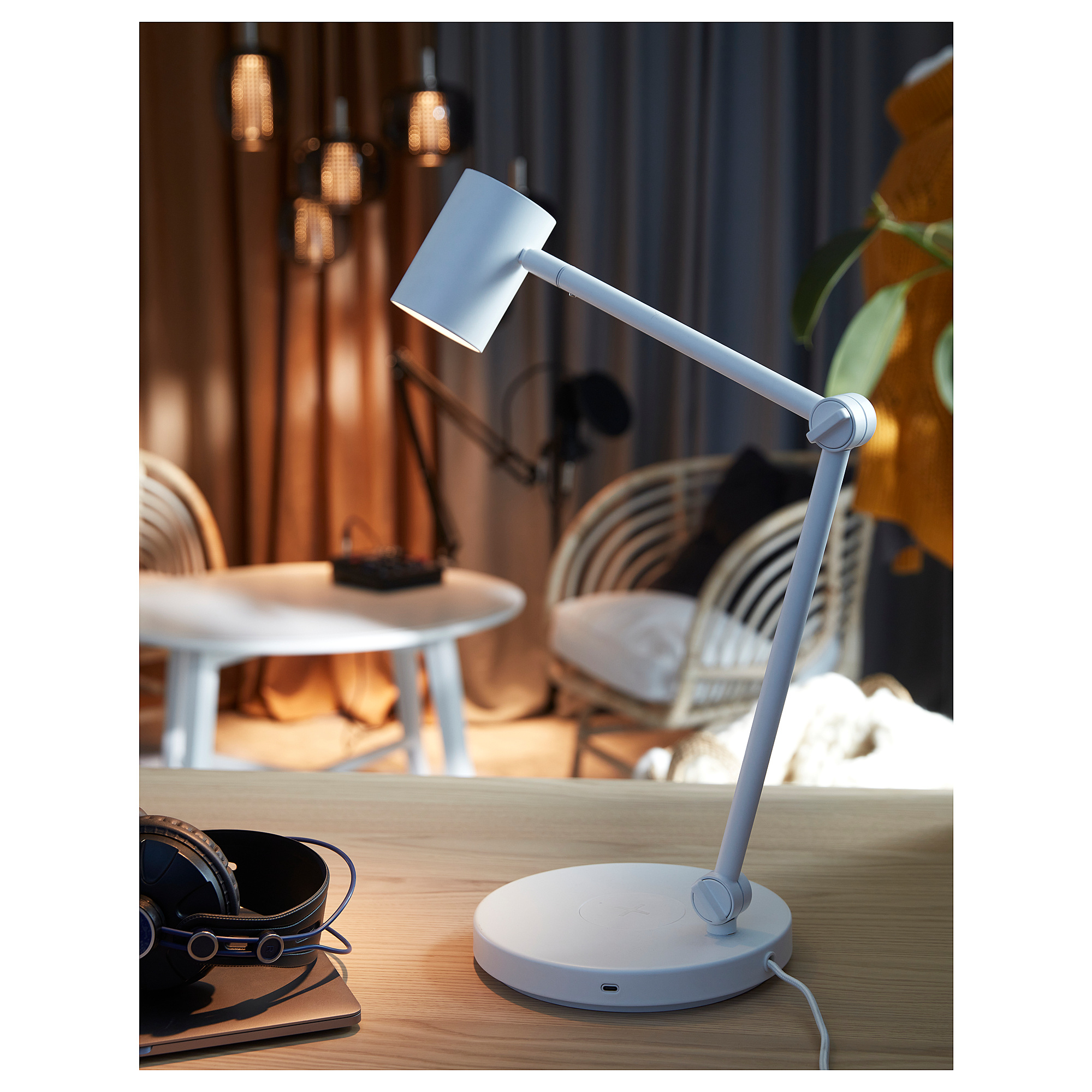 NYMÅNE 工作燈連無線充電座