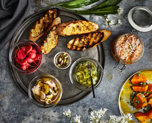 三文魚醬配醃菜