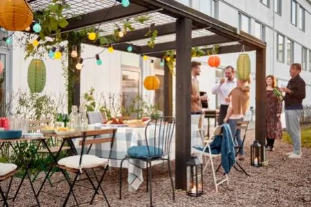 Embracing the eating-outdoors season