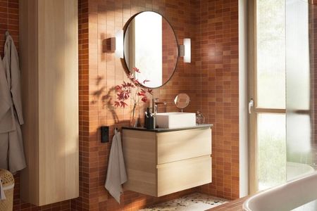 時尚實用的淺色木材浴室