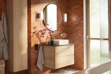 時尚實用的淺色木材浴室