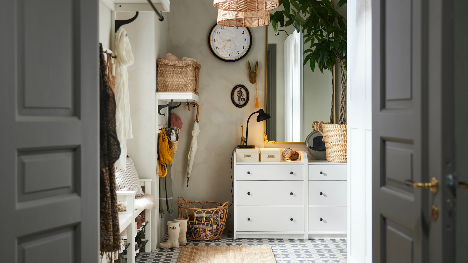 A traditional hallway for kids, parents and Grandma, too