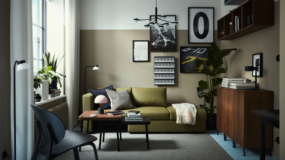 Earthy colours set the mood in a small, flexible living room