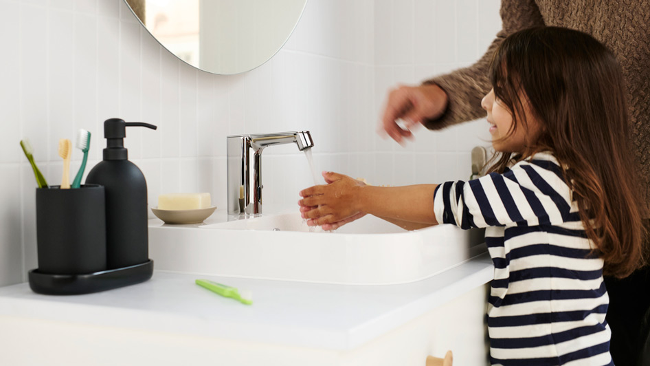 How to use less water with help of our bathroom taps