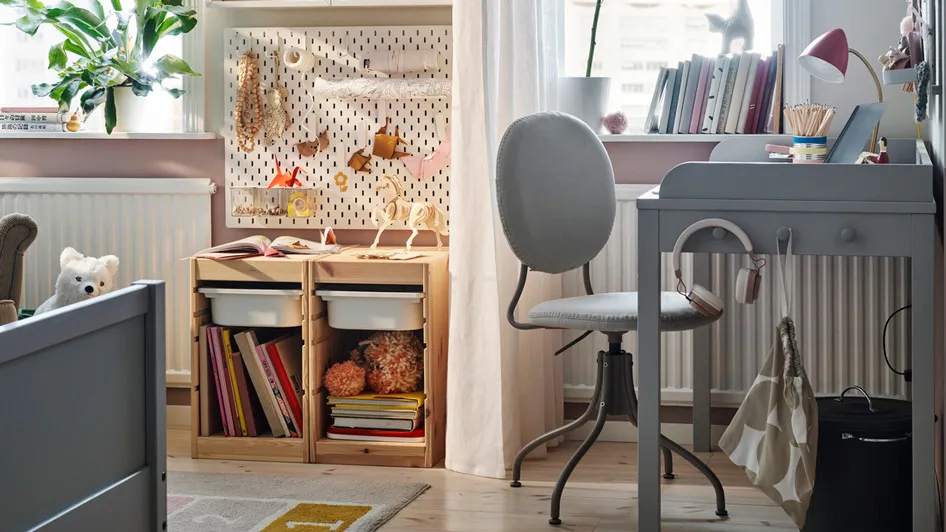 Make room for fun, comfort – and homework – in this cosy kids study bedroom!