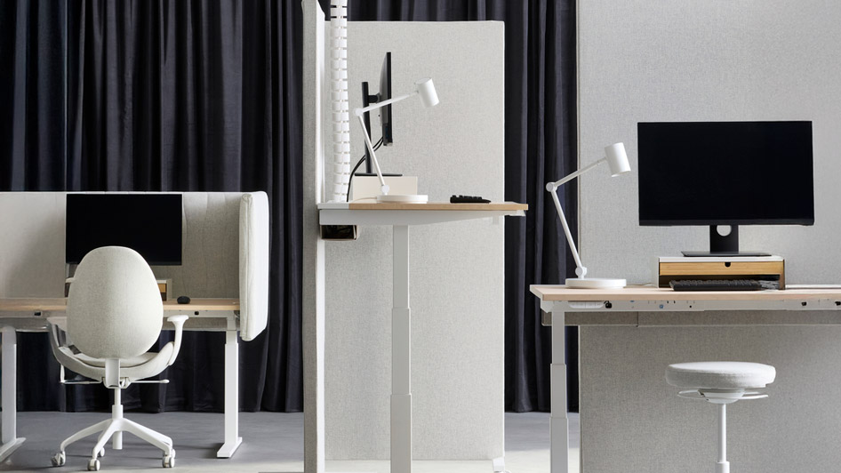 Sit/stand desks are key to an ergonomic office design