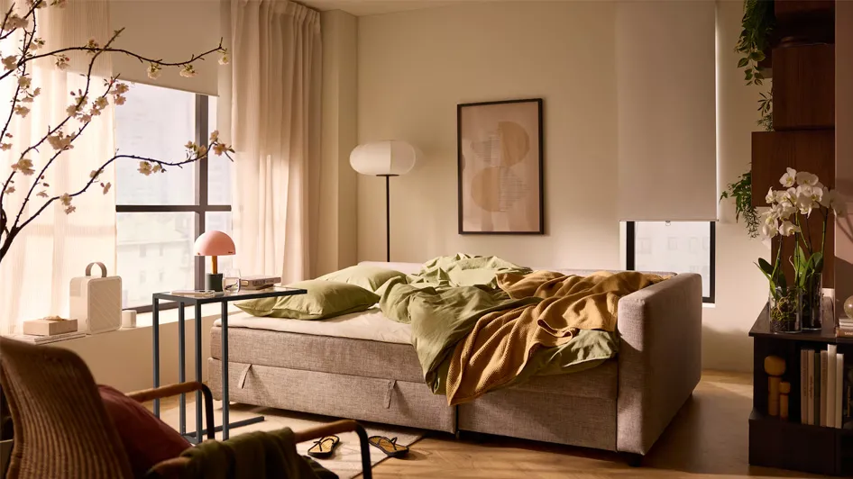 A round-the-clock small living room with layers upon layers of comfort